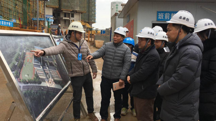 检查现场。。。李梅凤 摄.png