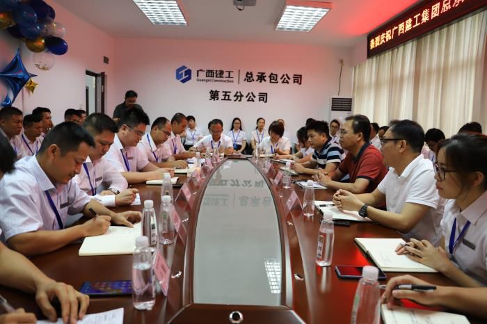 5.1座谈会现场。。。杨钰 摄700.JPG