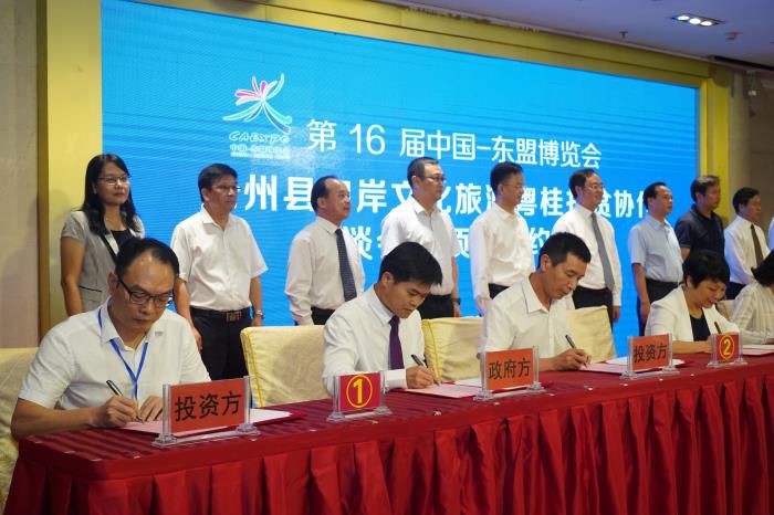 4签约现场。。。。。。邓灿滨 摄700.JPG