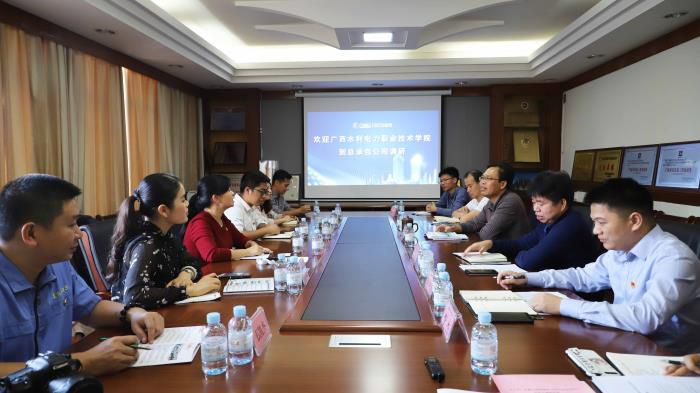 1.2座谈会现场。。。。。。李立云 摄700.JPG