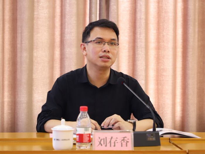 刘存香讲话。。。。。李立云 摄.jpg