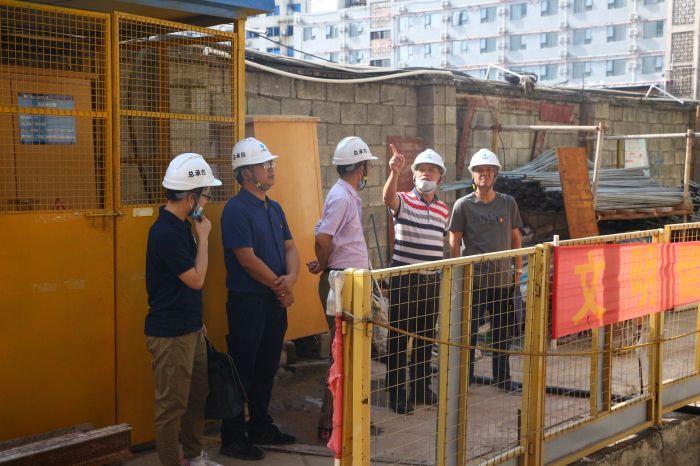 调研指导施工现场。。。。张钊林 摄.jpg