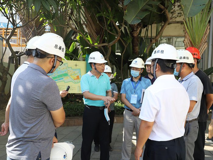 陈祖训询问项目进度。。。。 李立云 摄.JPG