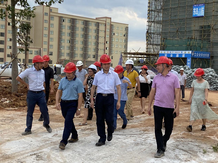 调研现场。。。。。韦艳兰 摄.png