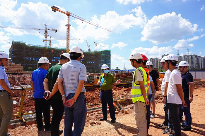 现场指导。。谢微旋 摄.JPG