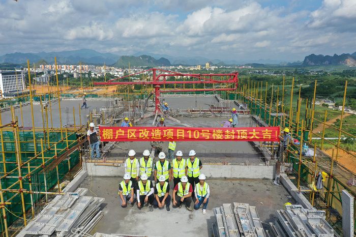 项目治理职员合照。。。。卢瑞阳 摄.JPG