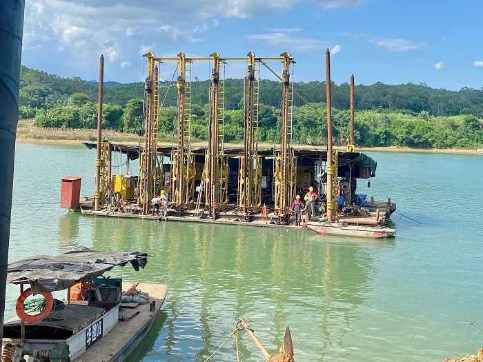 水下爆破作业现场。。。。 黄璐璐 摄.jpg