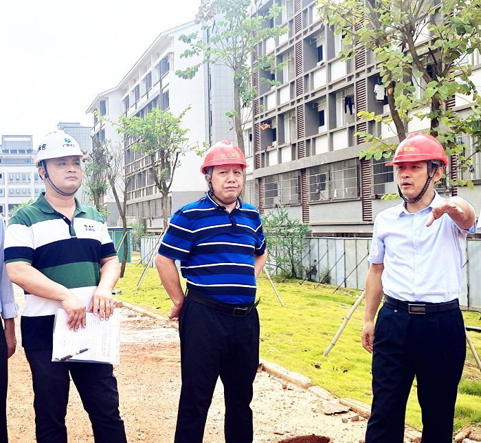 现场调研。。。。。。廖益  摄.jpg