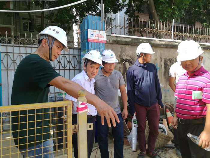 检查现场。。。。 卢铭浩 摄.jpg