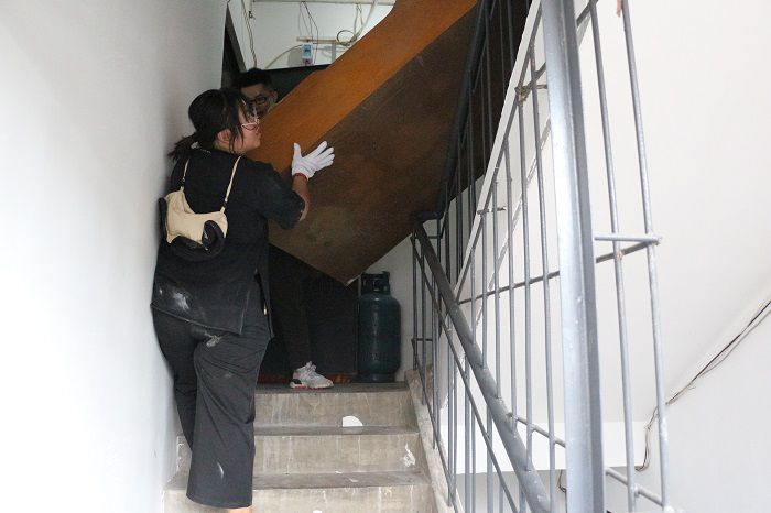 搬运杂物。。。。刘萌萌 摄.JPG