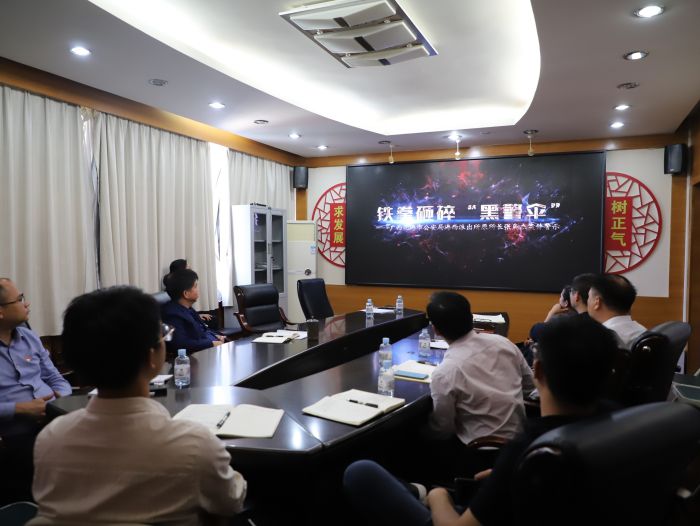 寓目警示教育片。。。。韦文 摄.jpg