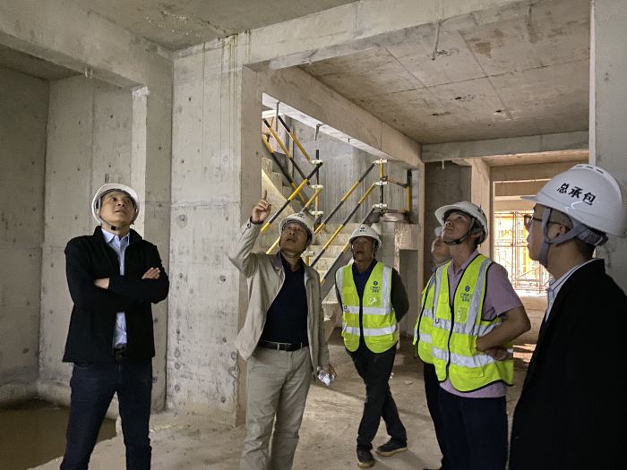 检查现场。。。。张振海 摄.jpg