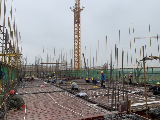 基础教学楼B区三层梁板钢筋施工现。。。。。。ㄐ尥迹.jpg