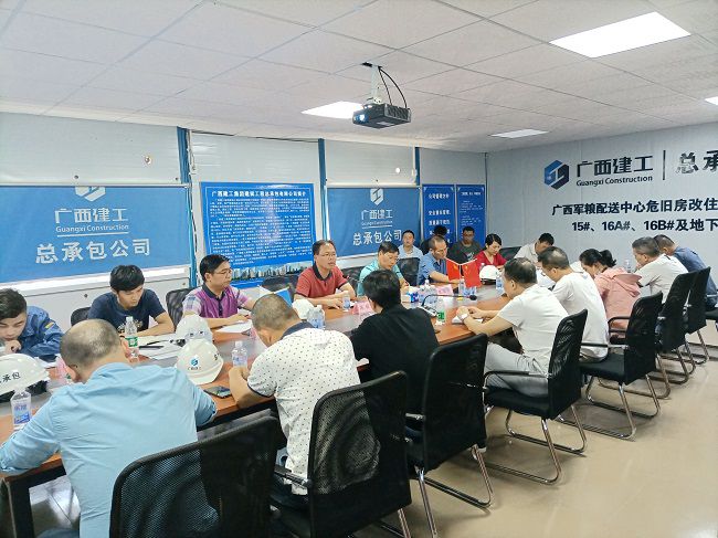 聚会现场。。。。。。梁观德 摄（修图）.jpg