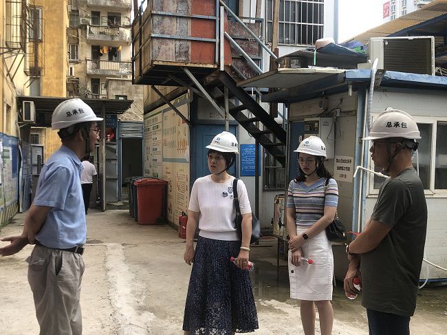 李红梅视察项目现场。。。。商秋劲 摄（修图）.jpg