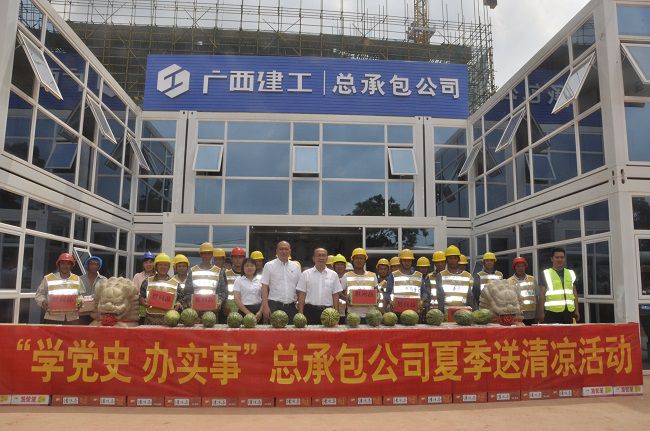 慰问活动合影。。王瑾贞 摄（修图）.jpg