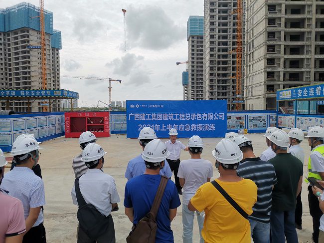 张强在演练前做指示。。。。。；；；；；票ι 摄（修图）.jpg