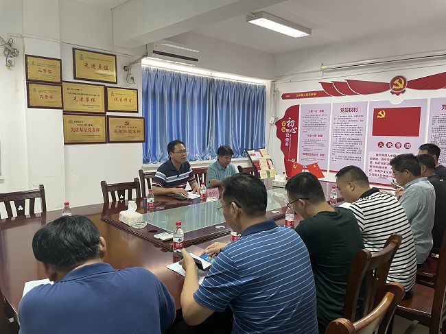 调研会现场。。。。容芝雅 摄（修图）.jpg