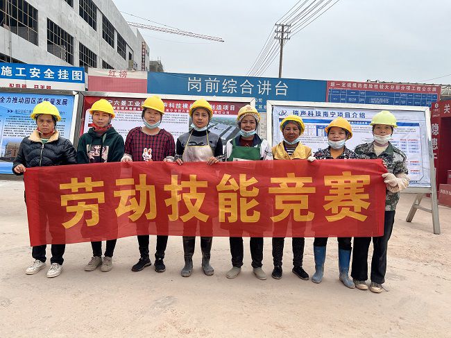 内脚手架班组合影。。。。。廖之锭 摄（修图）.jpg