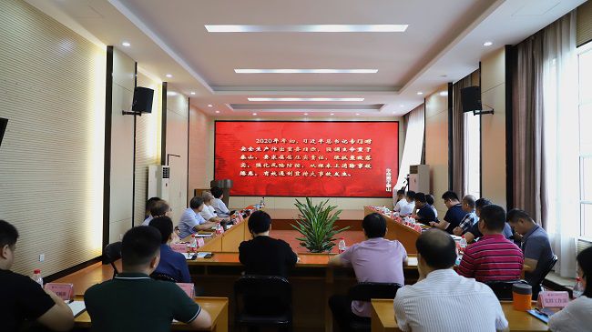 集中寓目《生命重于泰山》教育宣传片。。 郑诗宝 摄（修）.jpg