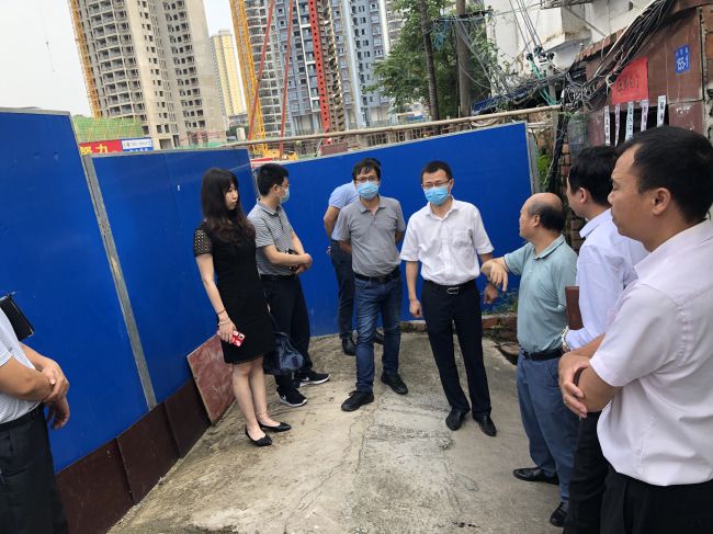 走访周边群众。。。。龚媚媚 摄（修图）.jpg