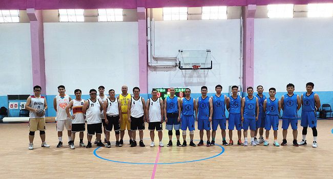 合影留念。。。。。。陆勤 摄（修图）.jpg