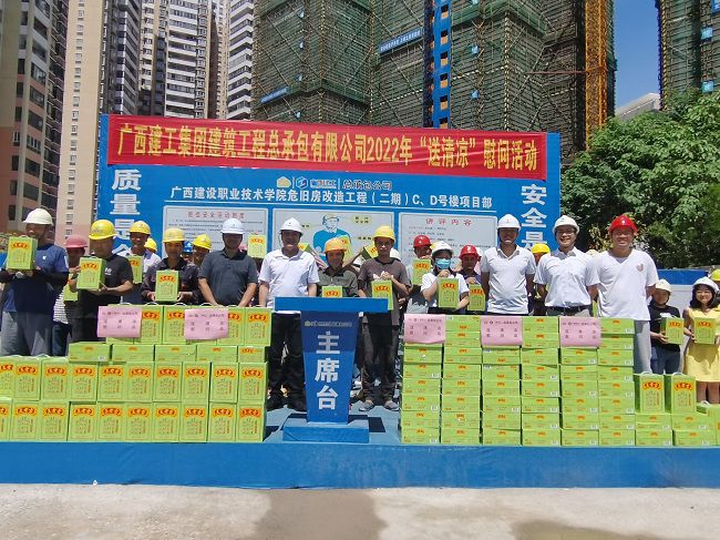 ”送清凉“慰问活动合影。。。。潘文君 摄（修图）.jpg