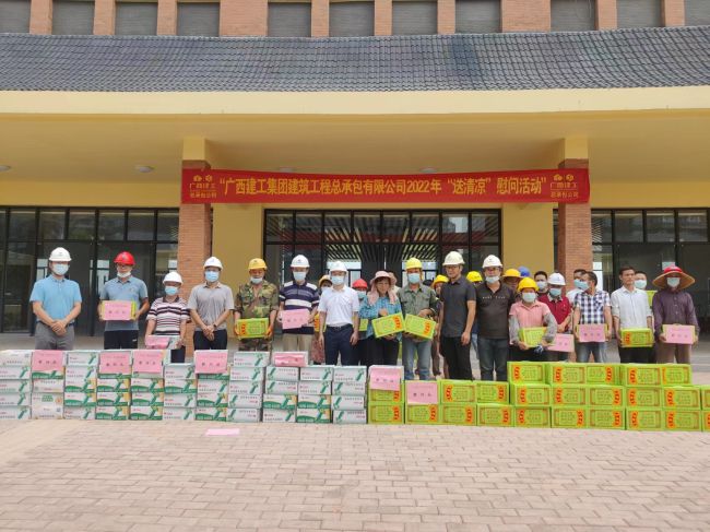 送清凉活动现场。。。。。。彭永彬 摄（修图）.jpg