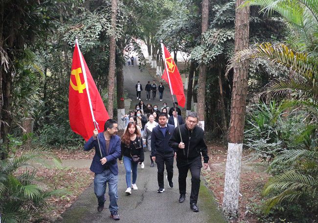 徒步走。。。。张钊林 摄（修图）.jpg