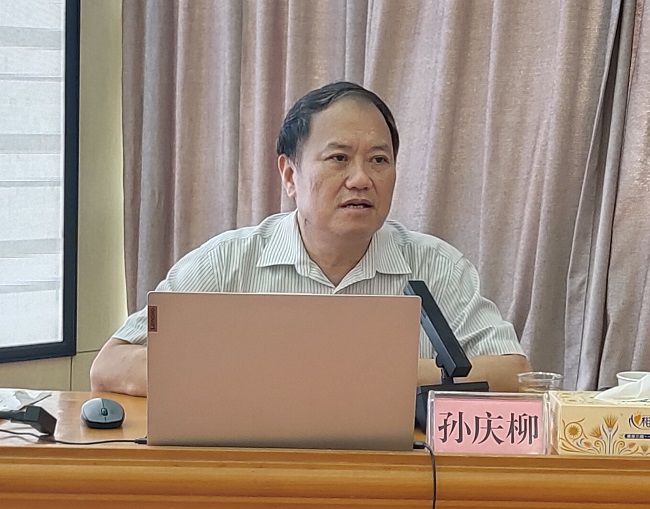 孙庆柳在授课。。；；；；；；票ι 摄（修图）.jpg