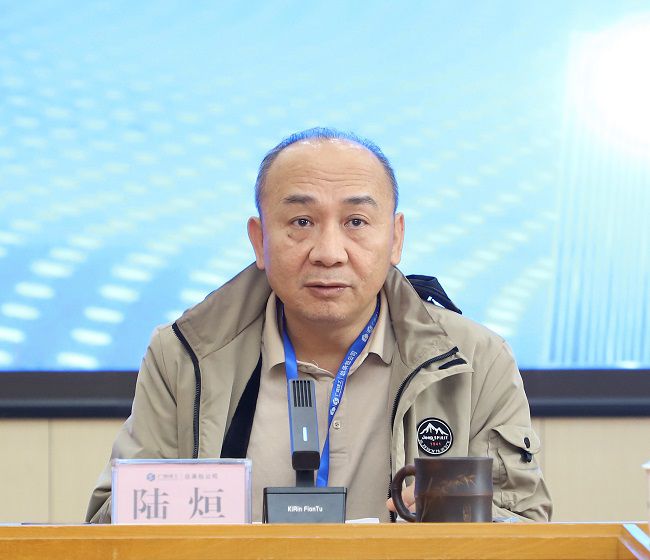 陆烜主持 修图.jpg