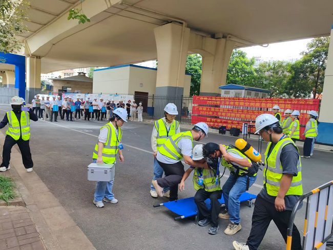 有限空间救援。。陆振官 摄（修图）.jpg