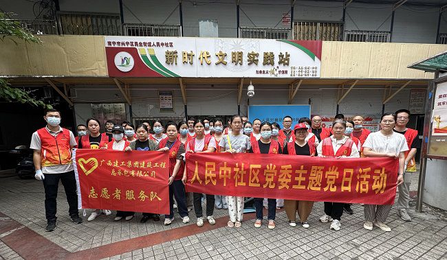 总承包公司自愿者与社区事情职员合影。。。王莹摄（修图）.jpg